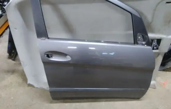 Mercedes-Benz B W245 Front door