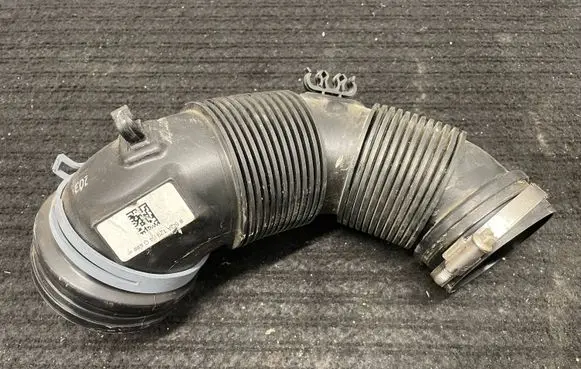 Audi Q3 F3 Air intake hose/pipe 5QA129654G
