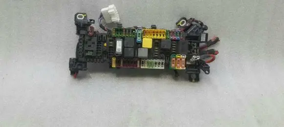 Mercedes-Benz A W176 Fuse module A2465400340