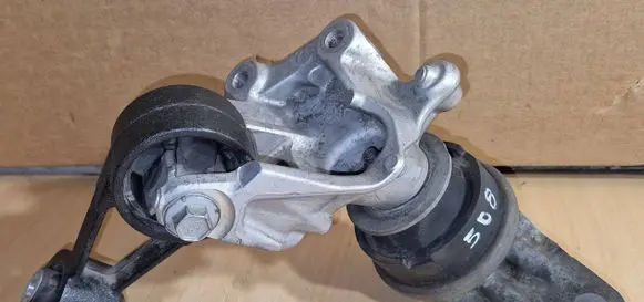 Peugeot 508 Engine mount bracket 9647021680