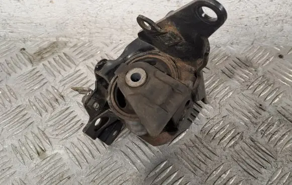 Toyota Corolla Verso AR10 Engine mount bracket 123720G010