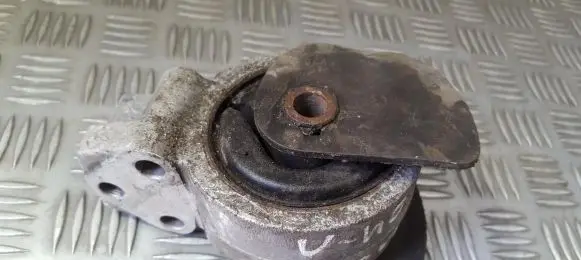 Engine mount bracket