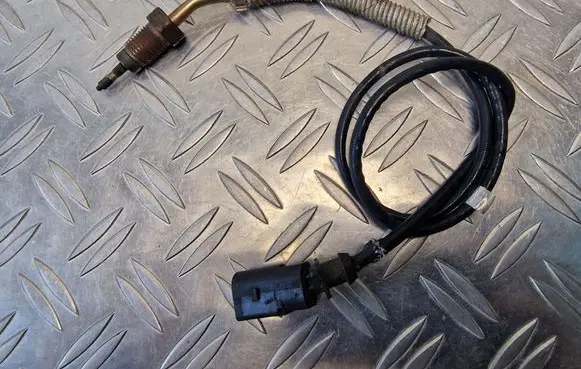 Volkswagen Golf V Exhaust gas temperature sensor 03L906088EC