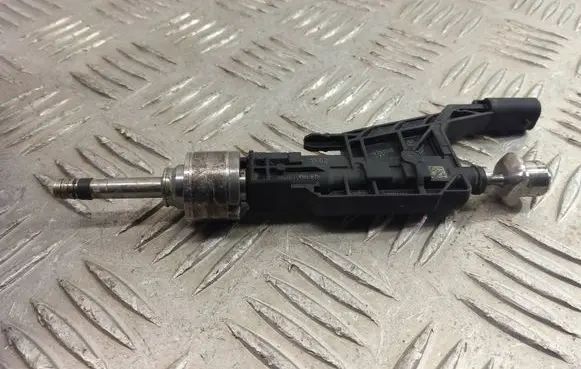 BMW X1 F48 F49 Fuel injector 8656548
