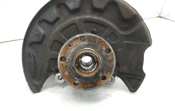 Volkswagen Golf VII Front wheel hub spindle knuckle 5Q0407257A