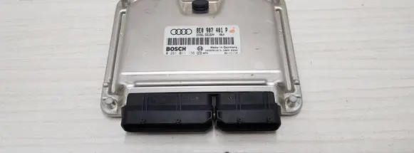 Audi A6 S6 C5 4B Engine control unit/module 8E0907401P 0281011136 1039S01813