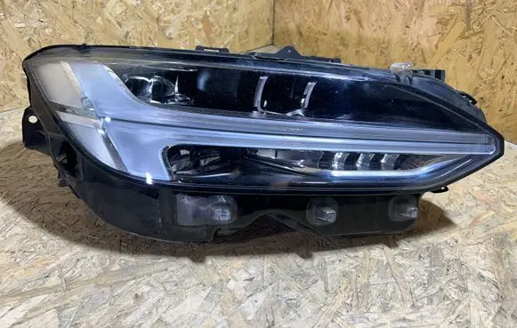 Volvo V90 Cross Country Headlight/headlamp 32228677 3305778