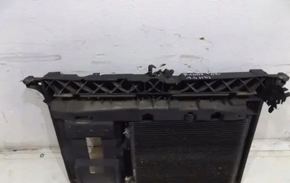 Peugeot 308 Radiator support slam panel