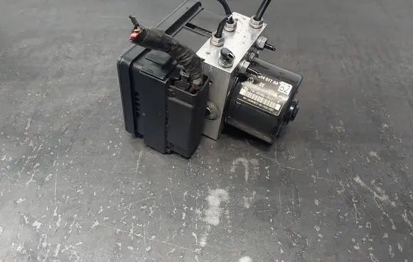 Volkswagen Golf V ABS Pump 1K0907379AA 1K0614517AA