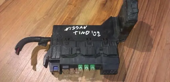 Nissan Almera Tino Fuse box set 71545078 34381au000