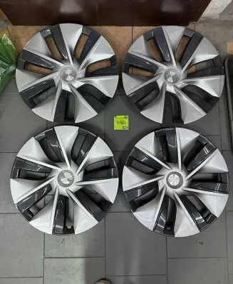 Tesla Model X R19 wheel hub/cap/trim 
