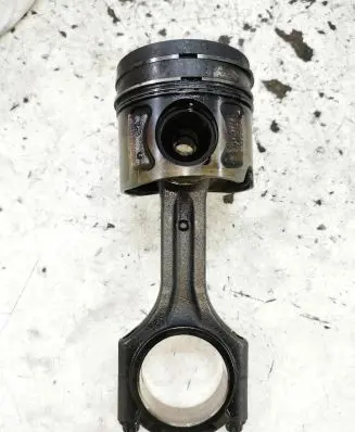 Hyundai Santa Fe Piston with connecting rod