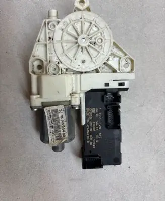 Peugeot 407 Front door window regulator motor 9646594480