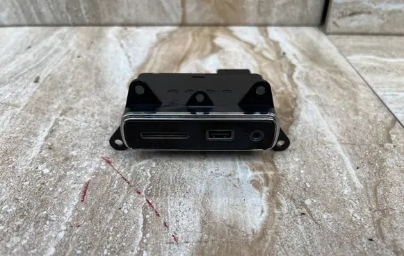 Maserati Levante USB socket connector 670037500 0020010054 07132016