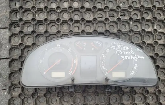 Skoda Superb B5 (3U) Speedometer (instrument cluster) 3U0920841A 110080115007