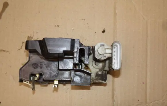 Fiat Doblo Front door lock