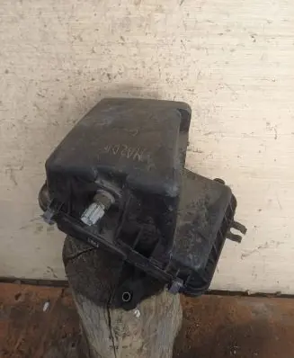 Mazda 626 Air filter box GFSJ2