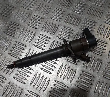 Volvo V70 Fuel injector 8658352