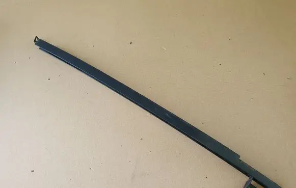 Volkswagen Golf II Rear door windshield rail 193839410