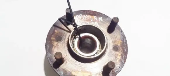 Nissan Almera N16 Rear wheel hub