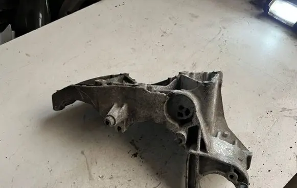 Renault Laguna II Generator/alternator bracket 8200183234