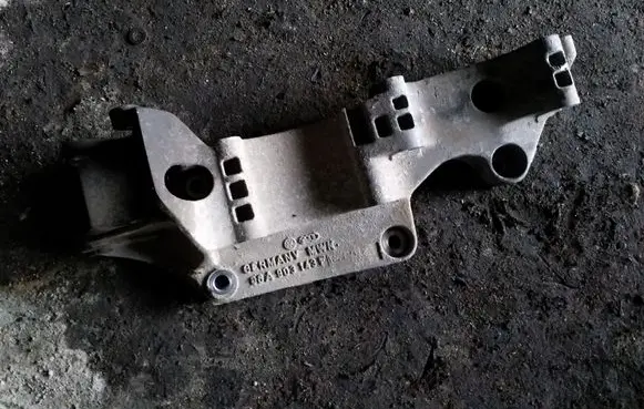 Audi A3 S3 8L Engine mounting bracket 06A903143F