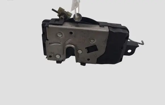 Opel Zafira B Front door lock 13210748