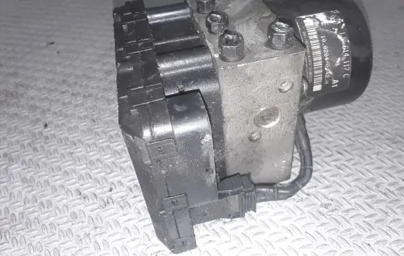 Volkswagen Golf IV ABS Pump 1J0907379G 1J0614117C