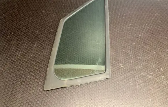 Mercedes-Benz Sprinter W906 Front vent window/glass (coupe) DOT211M75AS2 E000191 43R000016