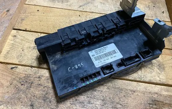 Mercedes-Benz C W203 SAM control unit A2035453401 2035453401