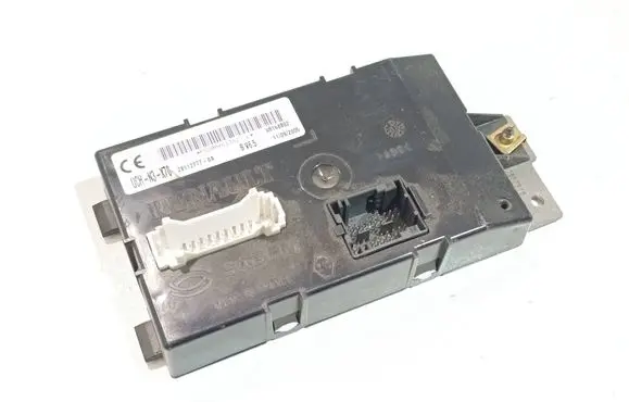 Renault Master II Comfort/convenience module P8200461382 281127770A