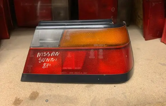 Nissan Sunny Rear/tail lights 4390