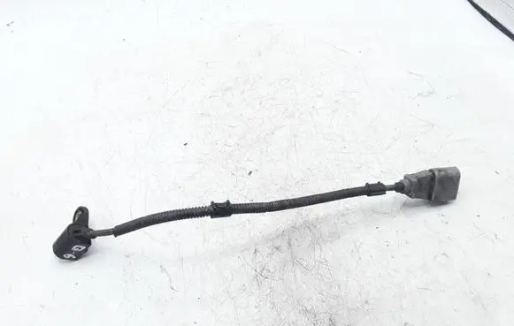 Volkswagen PASSAT B6 Crankshaft position sensor 9805940