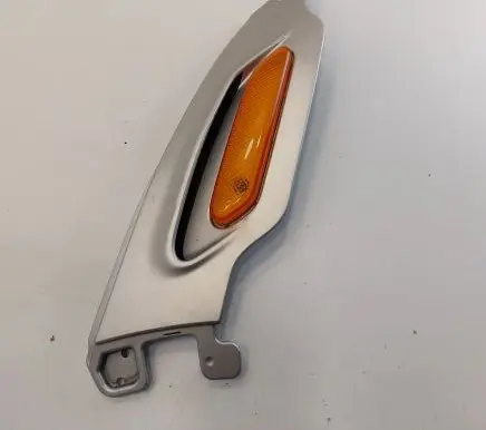 Front fender indicator light
