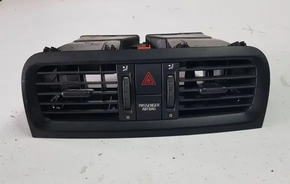 Skoda Fabia Mk2 (5J) Dash center air vent grill 