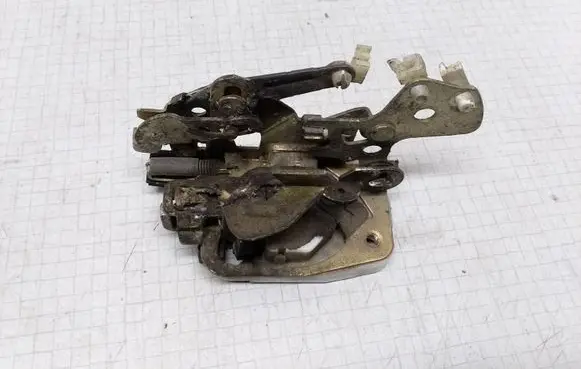 Mazda 323 F Rear door lock