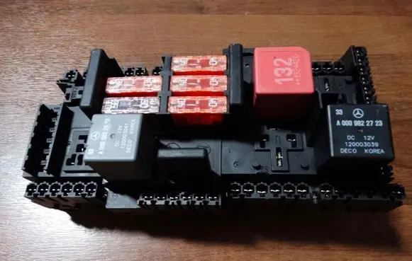 Mercedes-Benz E W213 Fuse box set W205A2139068801