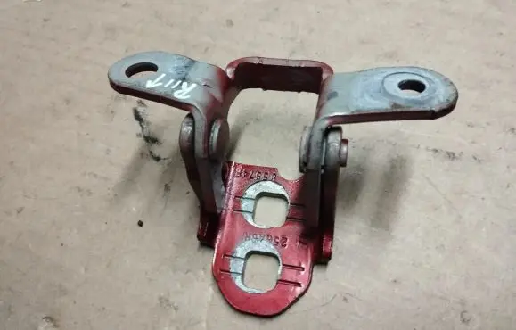 Chrysler Sebring (JS) Rear door upper hinge