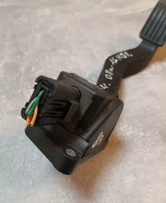 Citroen C4 I Accelerator throttle pedal 0280755041 9680565880