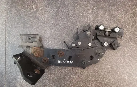 Ford Grand C-MAX Sliding door lower roller guide/hinge AM51U25000AF