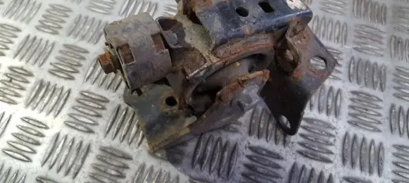 Toyota Corolla E120 E130 Engine mount bracket 123720d080 12372-0d080
