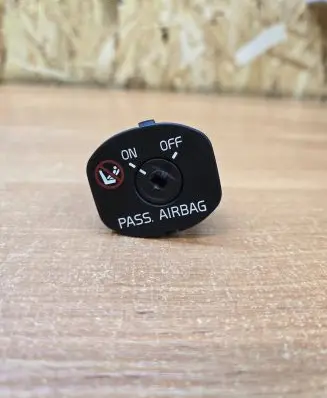 Passenger airbag on/off switch