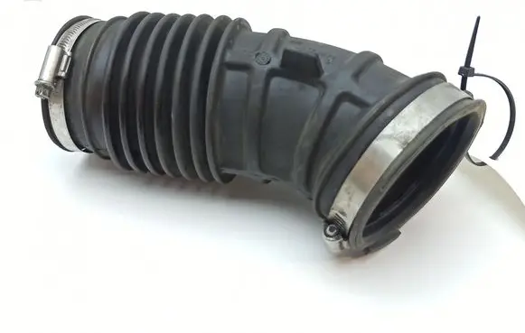 Chrysler 300 - 300C Air intake hose/pipe 0210490a