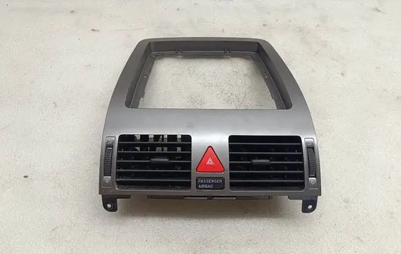Volkswagen Touran I Dash center air vent grill 1T1819728C