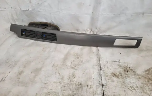 BMW 5 E60 E61 Dash center air vent grill 05114002