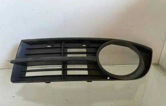 Volkswagen Touran I Front bumper lower grill 1T0853665A