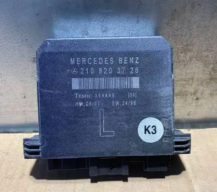 Mercedes-Benz E W210 Door control unit/module 2108203726 354449