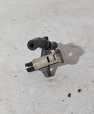 BMW 5 E60 E61 Fuel injector supply line/pipe 