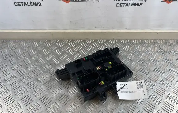 Opel Zafira C Fuse module 13368653