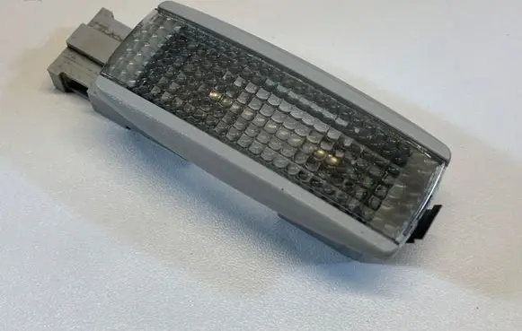 Volkswagen Polo V 6R Front seat light 3B0947133